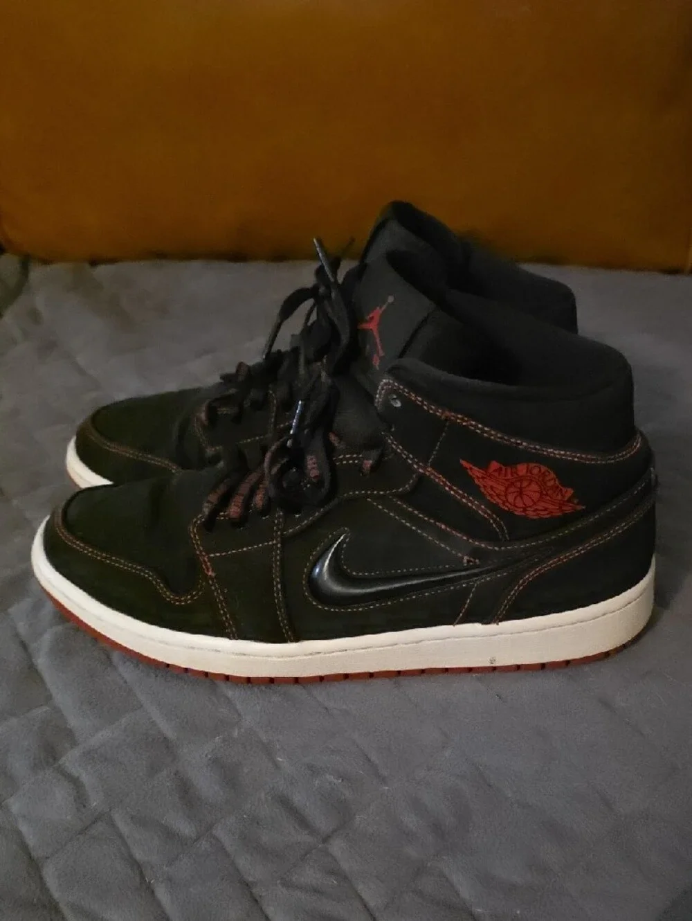 Jordan High-Top Sneakers in Black with Red Accents Swede.